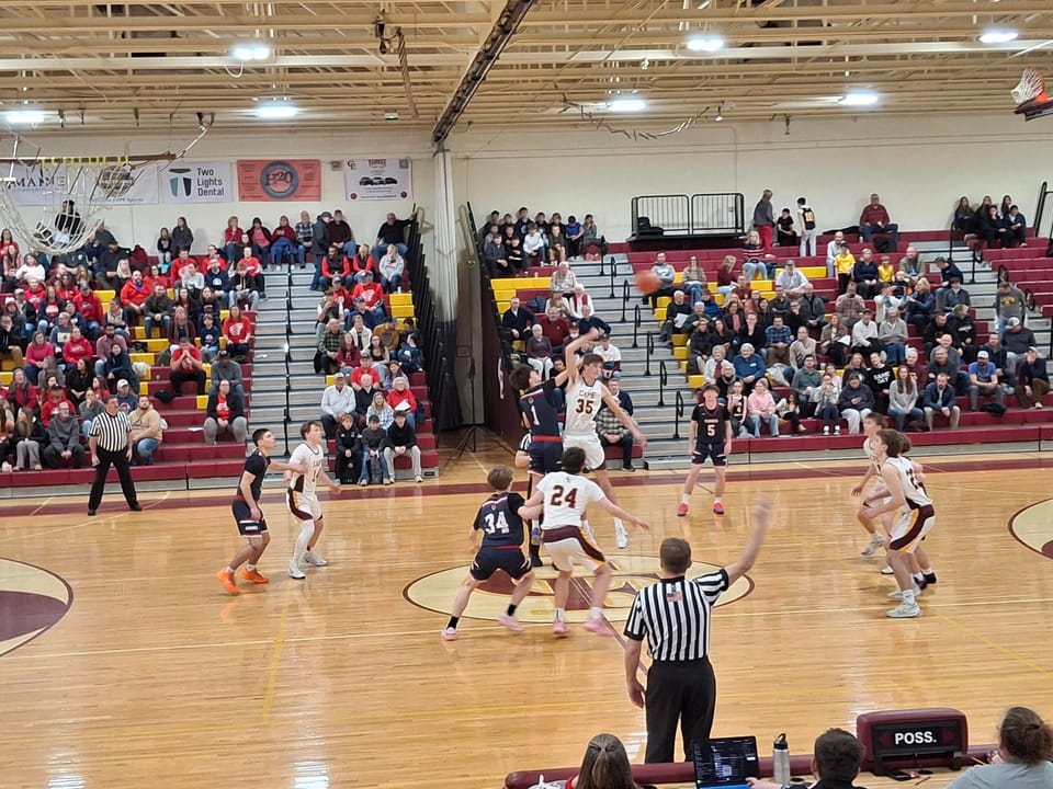 Gray-New Gloucester boys oust Cape Elizabeth in prelim